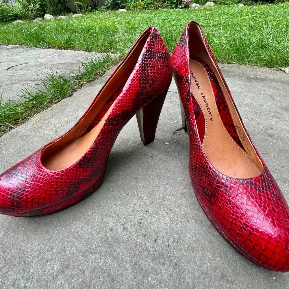 Chinese Laundry Red Snakeskin stilettos 👠